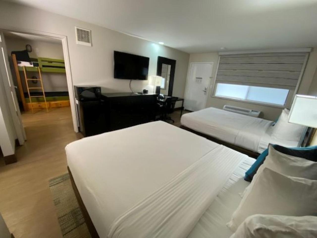 Stanford & Hotel 3*